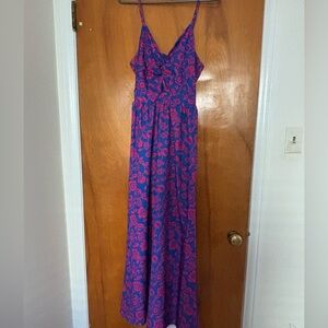 Maxi dress with back cut out